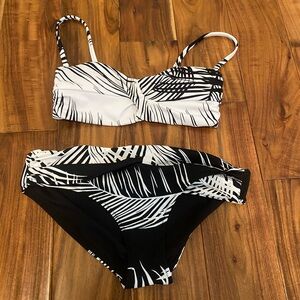Athleta Retro Palm Twist Bikini Set- XS top S bottom